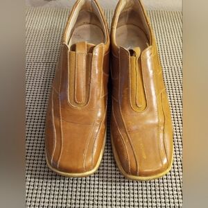 Women's Feet First Tan Leather Flat Shoes Sz 36 or 6 B